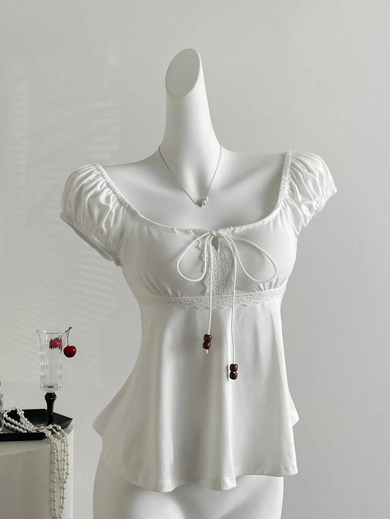 

Женская белая летняя блузка с кружевной отделкой и пышными рукавами, свободный крой, топ с баской