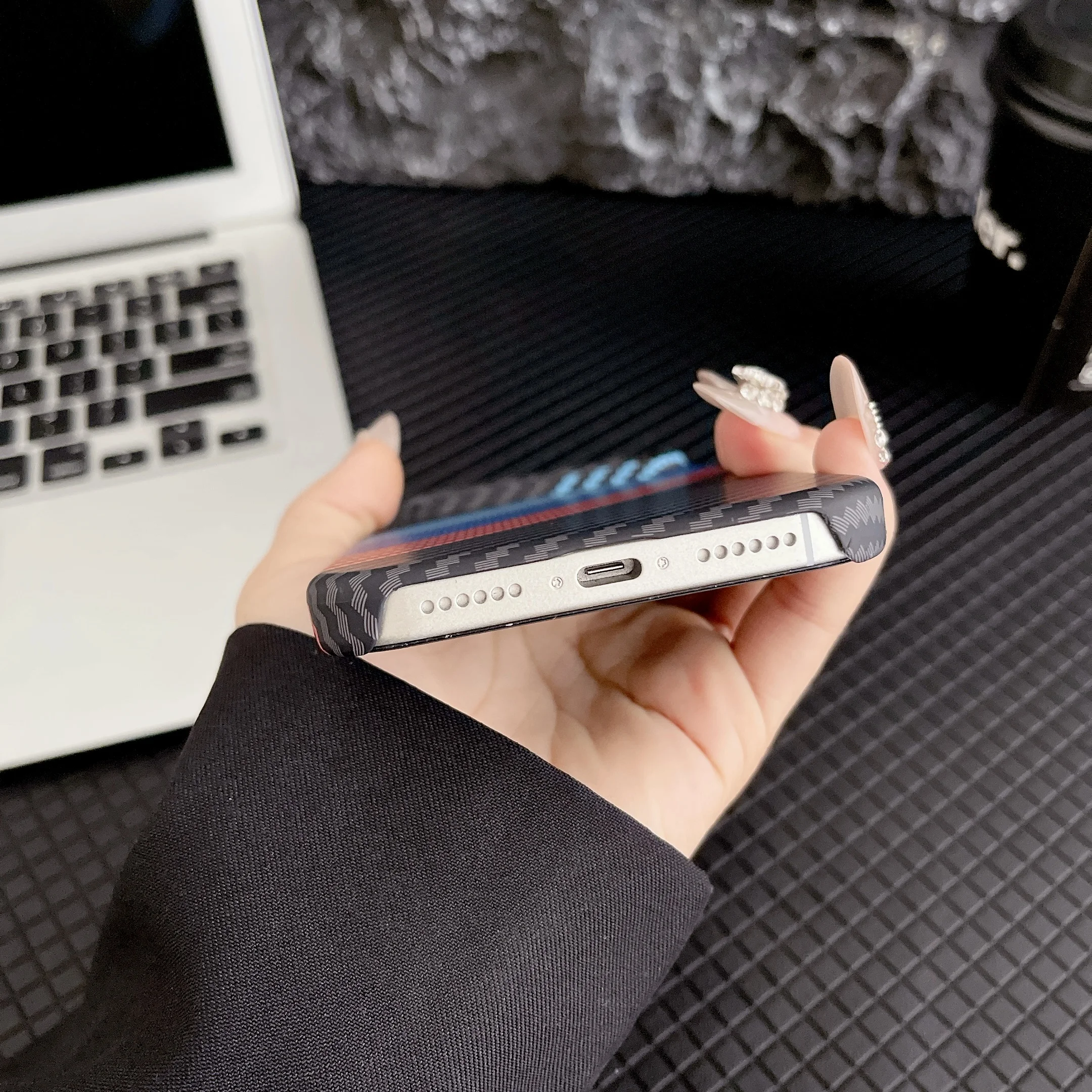 حافظة هاتف عصرية بسيطة بنصف حزمة من ألياف الكربون لهاتف آيفون 17 Air 16E 15 14 Plus 13 12 Pro Max 11 غطاء خلفي مقاوم للصدمات