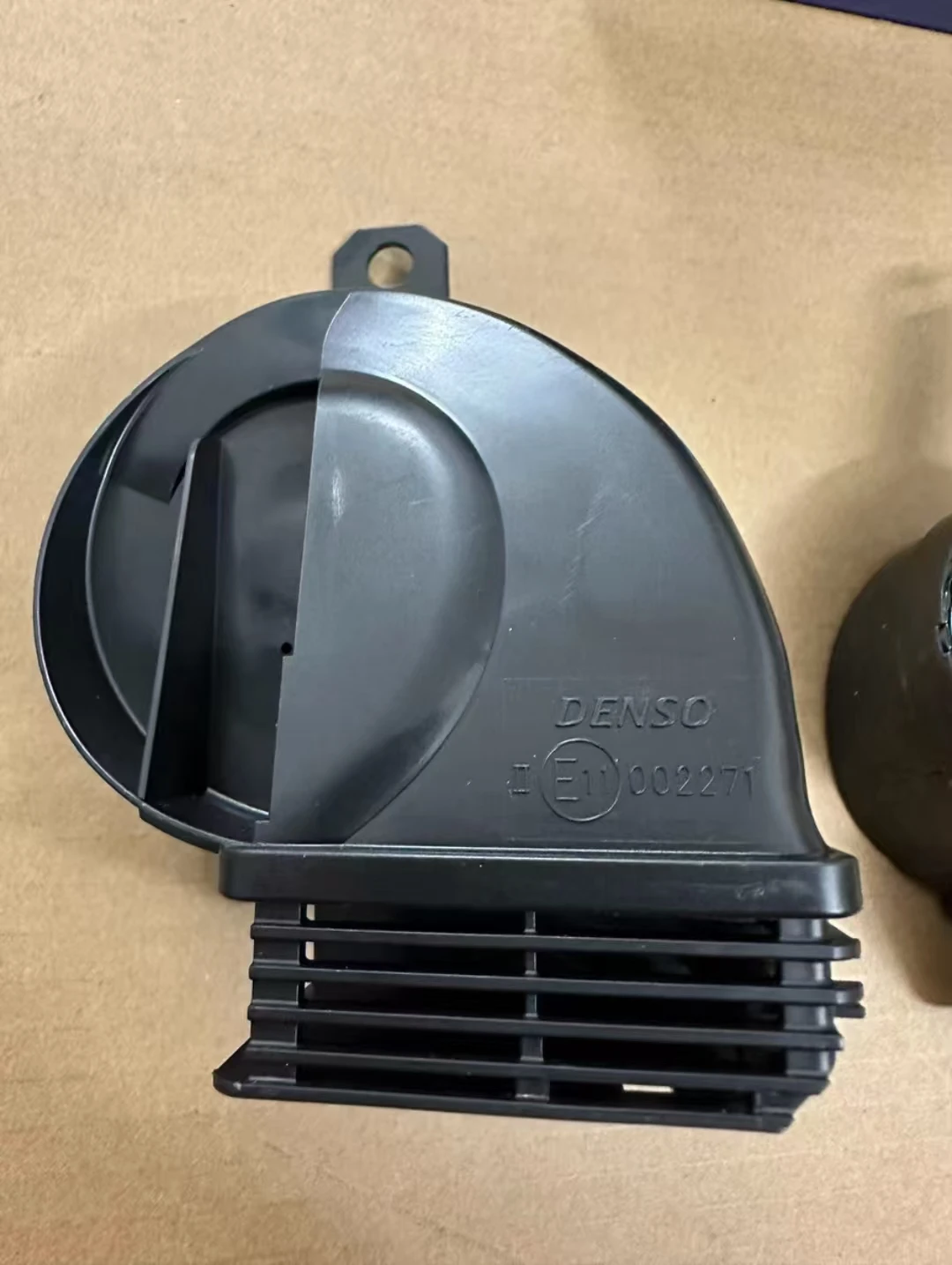 

Single pin With waterproof cover DENSO Snail HORN FOR TOYOTA AND LEXUS