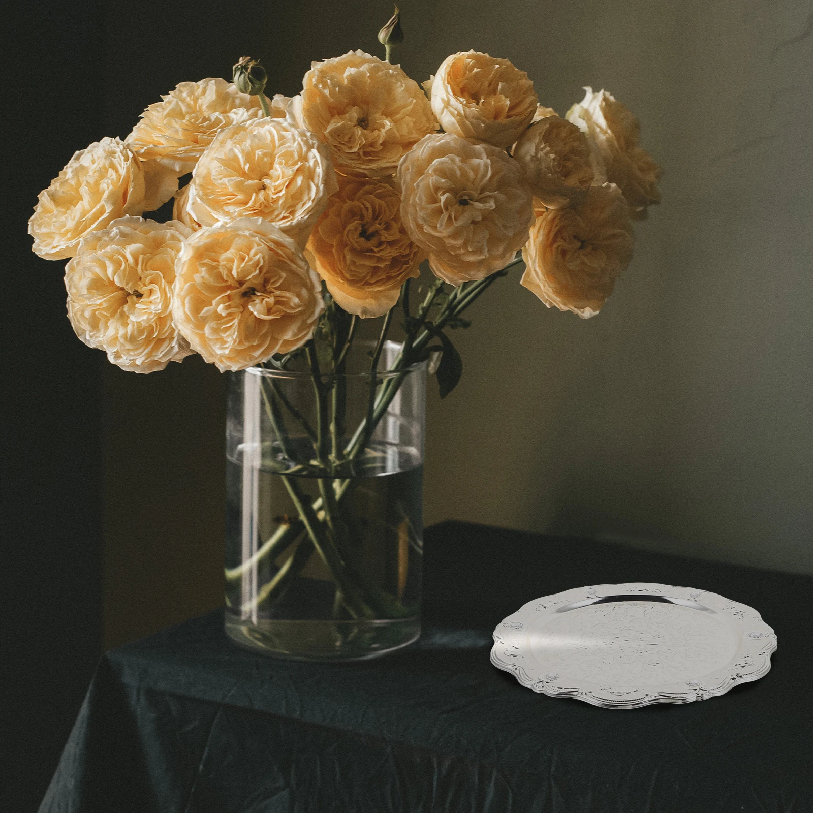 

Vintage Fruit Plate Home Decor Serving Tray European Style Retro Iron Snacks Storage Dried Dessert Tray Decorative Appetizer