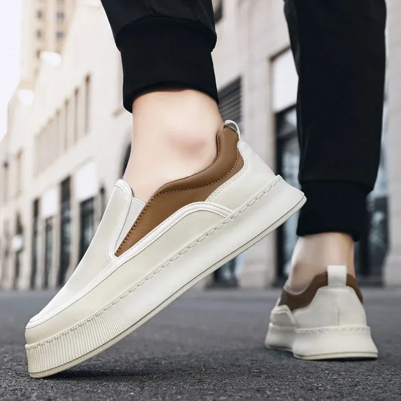 Sepatu Sneakers Slip on pria, sneaker lari nyaman olahraga tenis Anti Slip, ringan datar Musim Semi dan Gugur