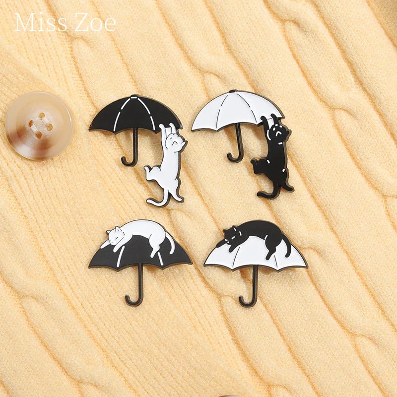 Gothic Black And White Cat Umbrella Enamel Pin Creative Fun And Mischievous Kittens Animal Brooches Lapel Backpack Badge Jewelry