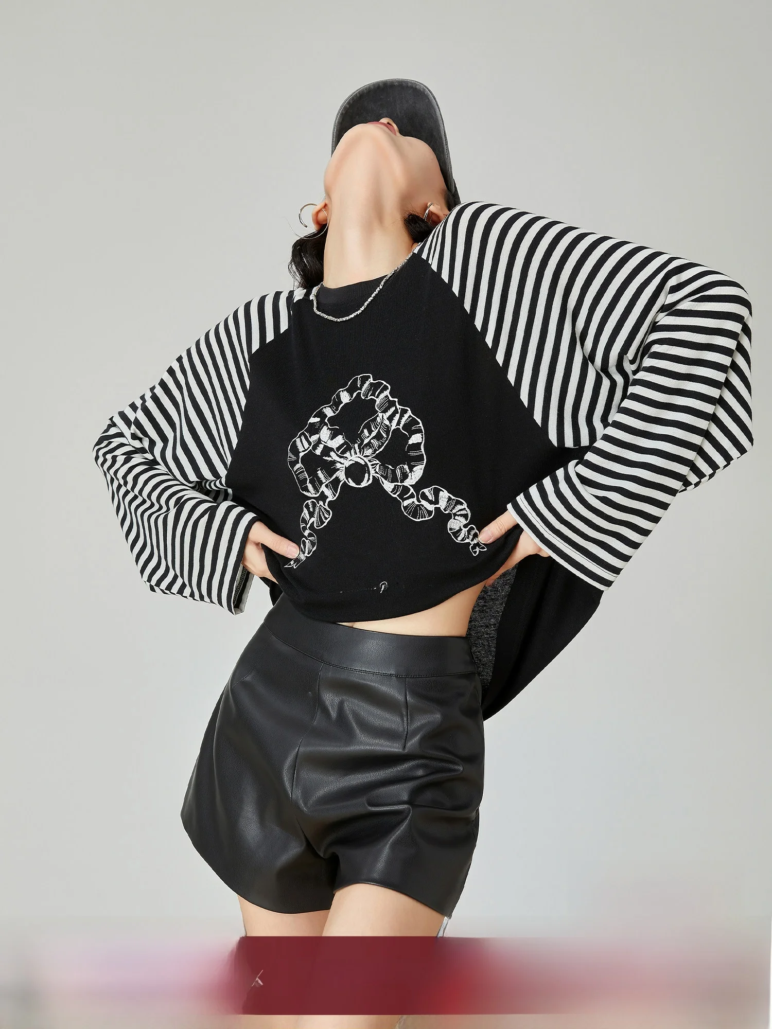 

Loose Women's Long Sve T-irt Bla Stripe Splicing Knitted Embroidery Faionable Commute Sle Polyester Spring Season