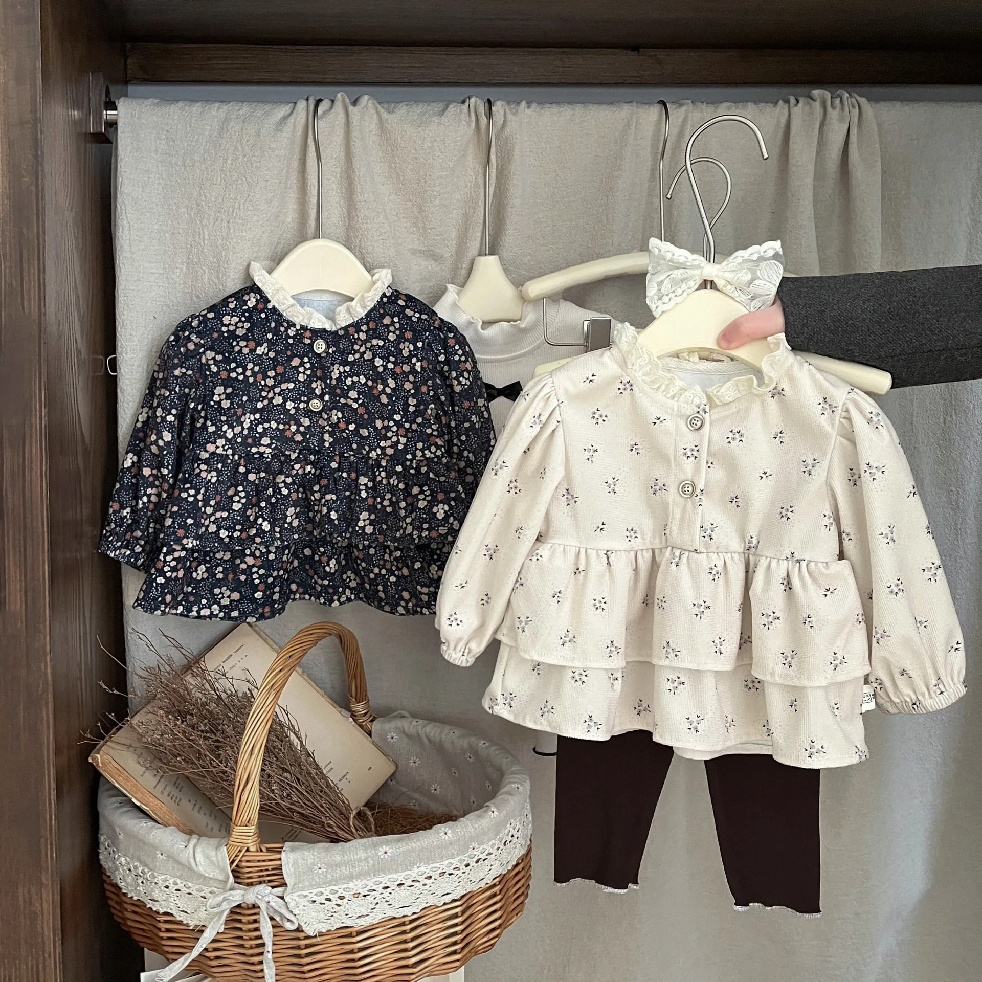 

2025 Girl's Lace Collar Doll Shirt Spring Clothes Children's Long Sleeved Floral Shirt Autumn Baby's Stylish Versatile Top