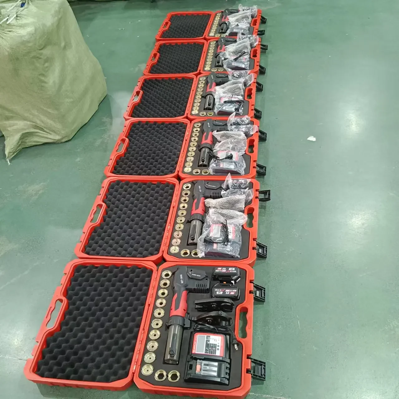 HL-65B قاطع الكابلات الهيدروليكية الكهربائية بطارية لاسلكية تعمل بالطاقة الفولاذ المقاوم للصدأ 70 مللي متر أداة القطع المدرعة للتجعيد