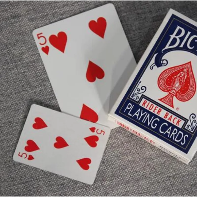 

Card Magnification Card Magic Trick Close Up Magic Magia Magie Magica Magicians Prop Accessory Illusion Gimmicks Tutorial