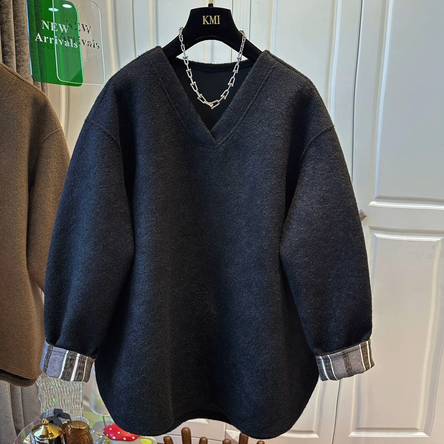 V-neck thick warm woolen pullover hoodie for women in winter,  loose, high-end black woolen top  streetwear women