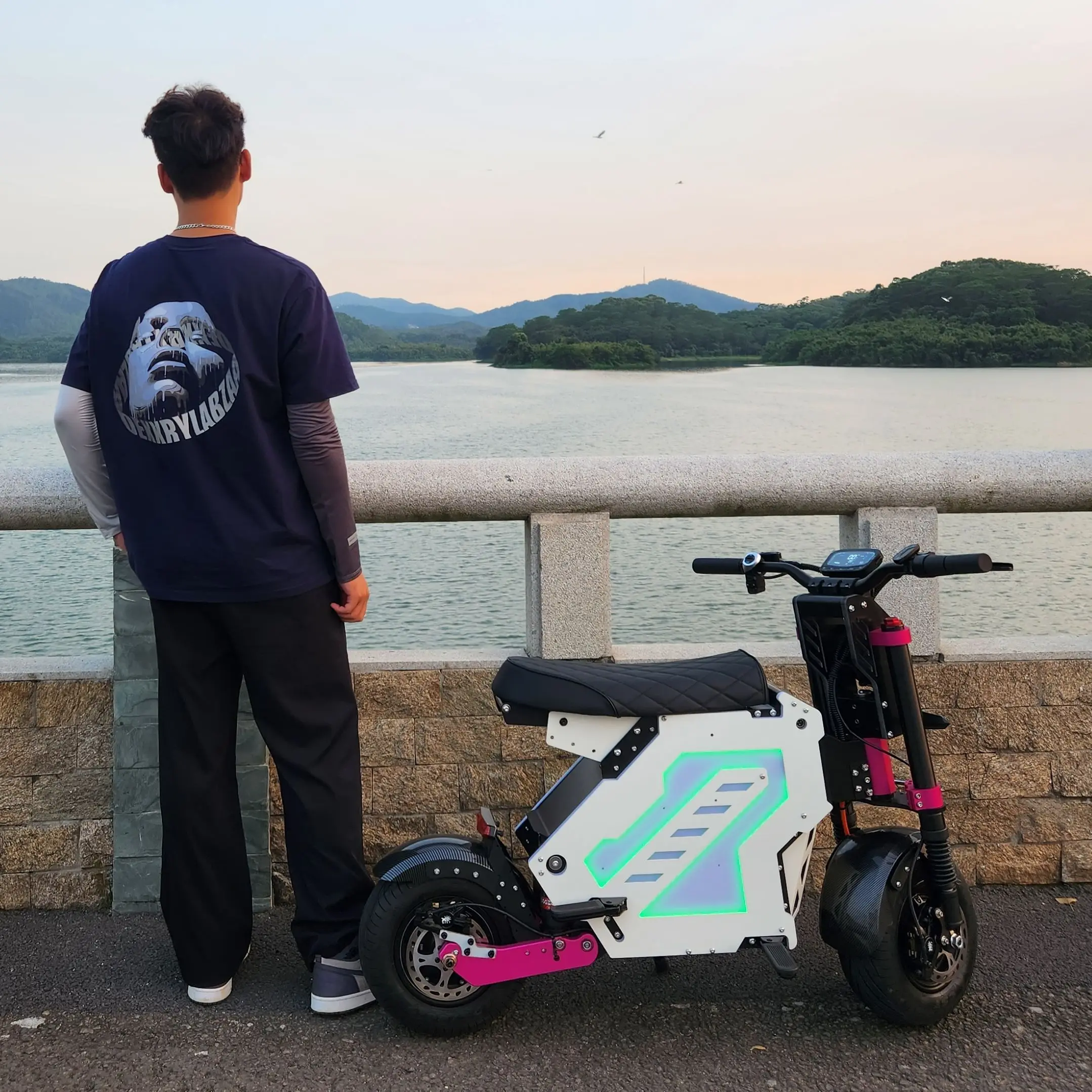 New Design 72V 60V 52V E Bikes Dual Motor 13/14Inch Fat Tire 10000W 15000W 5000W 7000W Pink Electric Scooter For Women and Men