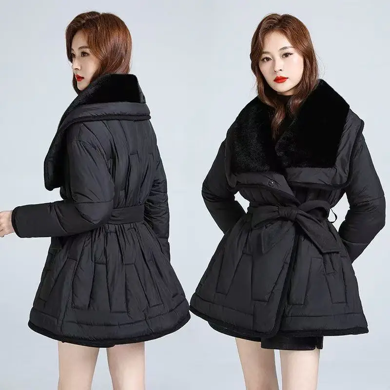 

2025 Новая высококачественная хлопковая куртка с воротником из искусственного меха норки для женщин, зимняя модная тонкая куртка с поясом, теплое пальто Parker Design sense