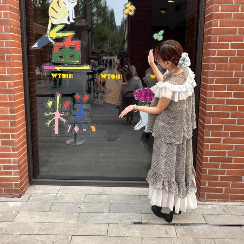 ชุดเซ็ตกระโปรงยาวลายจุดสีเทาสไตล์วินเทจ แต่งระบายผ้าลูกไม้หลายชั้น แขนระบายสวยหวานสำหรับผู้หญิง คอลเลคชั่นใหม่ปี 2025