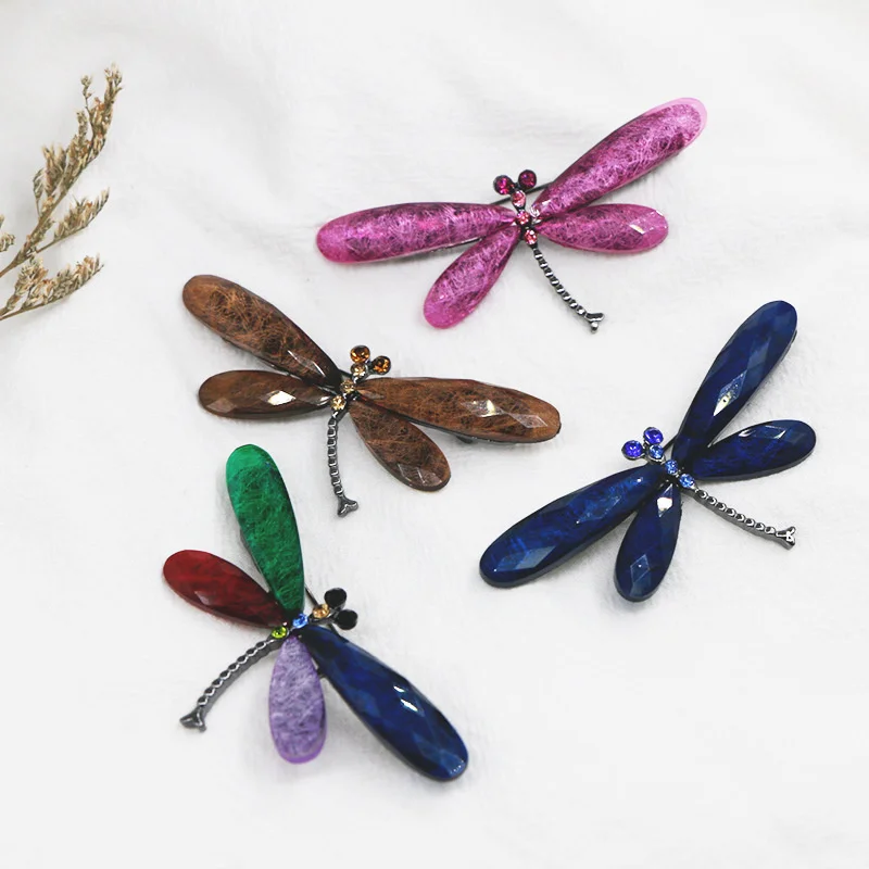 

Elegant Crystal Dragonfly Brooch Alloy Insect Flies Badge High Quality Metal Animal Coat Ornament Brooches Suit Collar Buckles