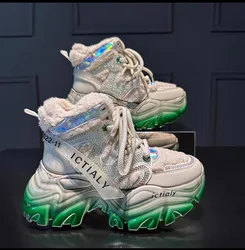 Scarpe invernali da donna in pelliccia calda stivali corti Sneakers alte e robuste piattaforme con tacco alto in cristallo Designer di lusso marca verde 2023