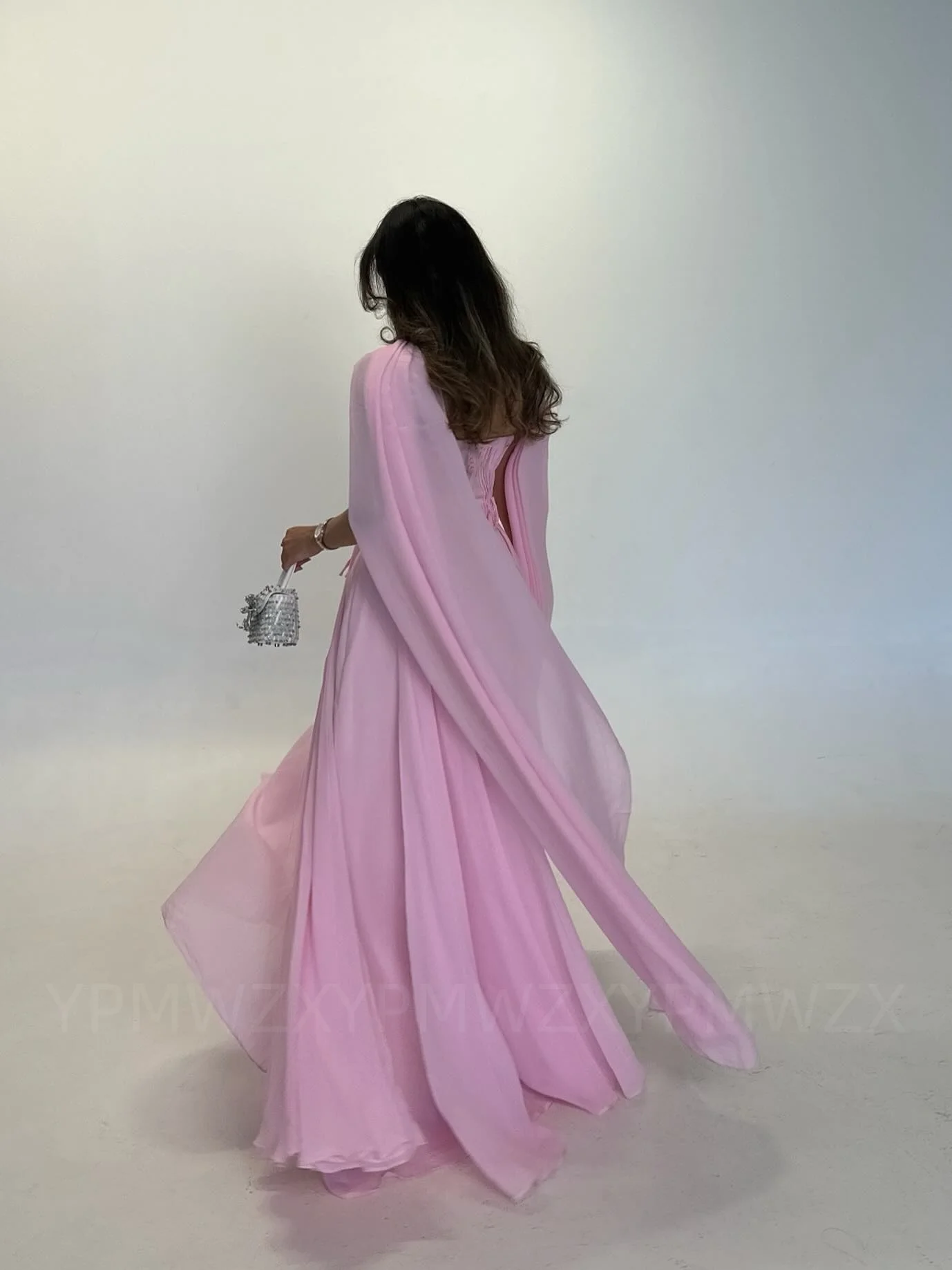 Рисунок 4 - Индивидуальные платья для причастия