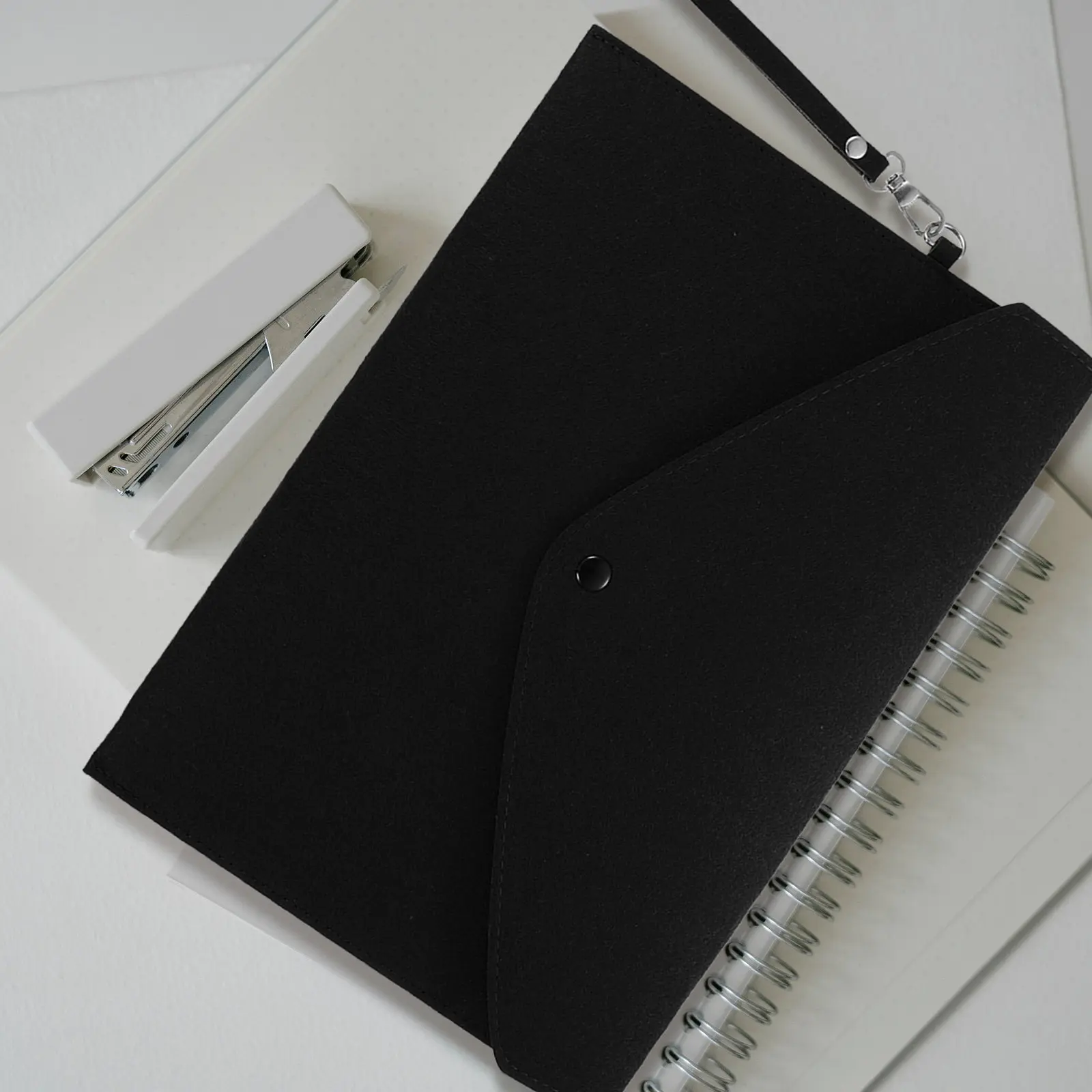 

Felt Document Bag A4 File Folder Secure Button File Pouch Office Storage Business Paper Organizer Folders for Documents