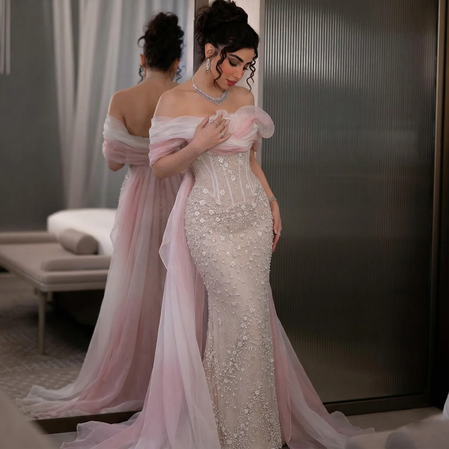 Sharon Said Dubai Elegantes Abendkleid in Blush Pink mit Blumenmuster und Perlen, schulterfrei, Meerjungfrauenstil, arabisches Damen-Abendkleid, SS519, maßgeschneidert – Detail 1