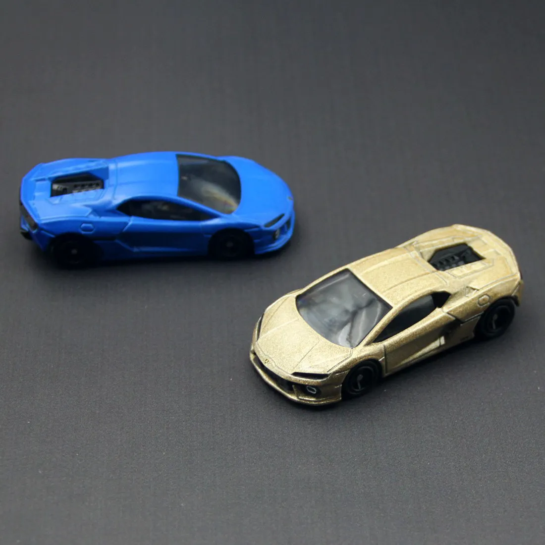 

In Stock TOMY 43 Diecast Lamborghini Huracan Model Car 950783 Gifts Toys