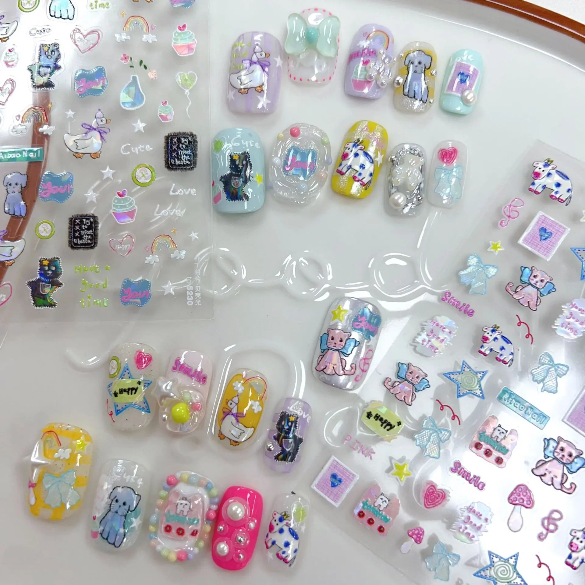 만화 패치 오리 버튼 강아지 소 고양이 곰 핑크 무지개 구름 나비 매듭 케이크 별 사랑스럽고 세련된 네일 아트 스티커 DIY 매니큐어 데칼