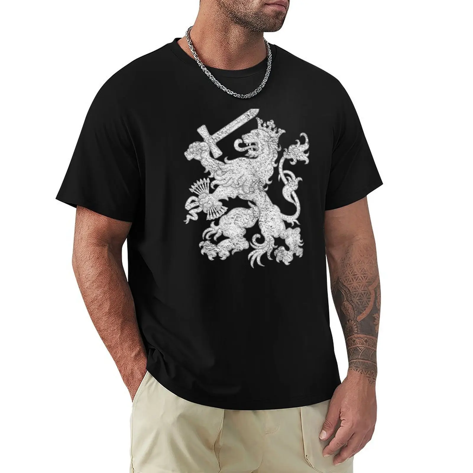 NETHERLANDS COAT OF ARMS LION HOLLAND DUTCH (DISTRESSED WHITE) T-Shirt Big and Tall Loose Fit T-Shirt