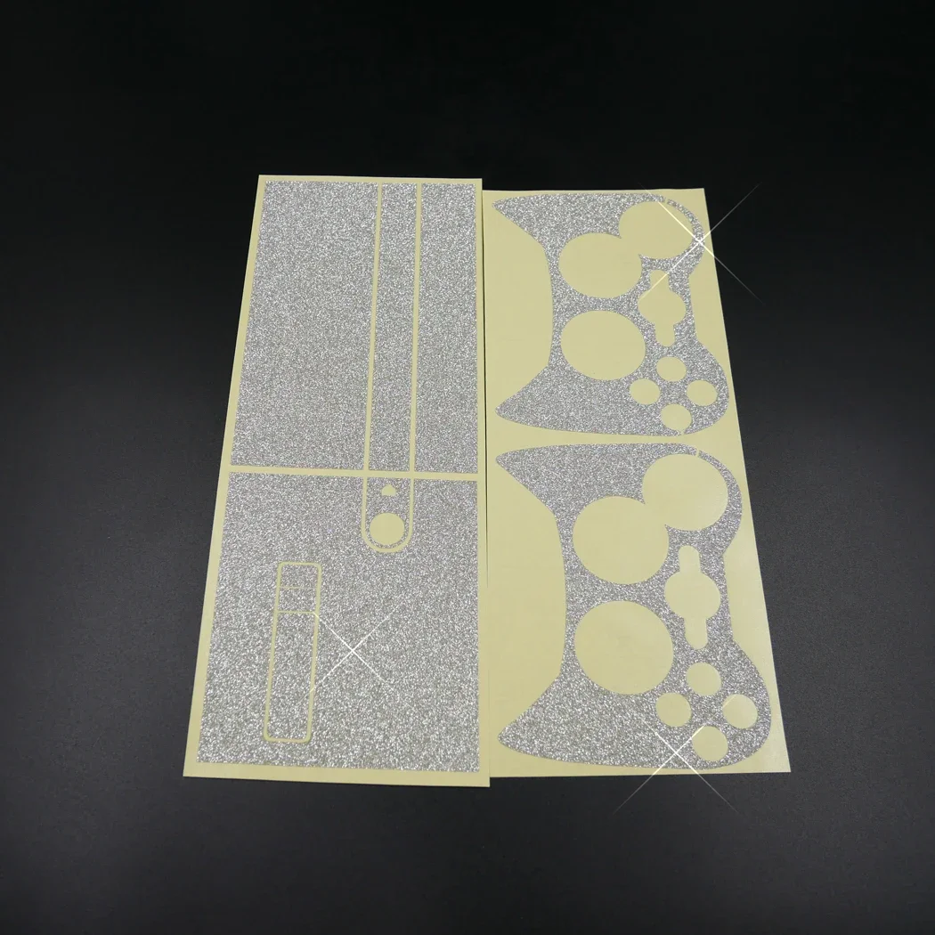 واقي ملصق من الفينيل اللامع باللون الفضي اللامع لجهاز Microsoft Xbox 360 E و2 ملصقات جلود وحدة التحكم