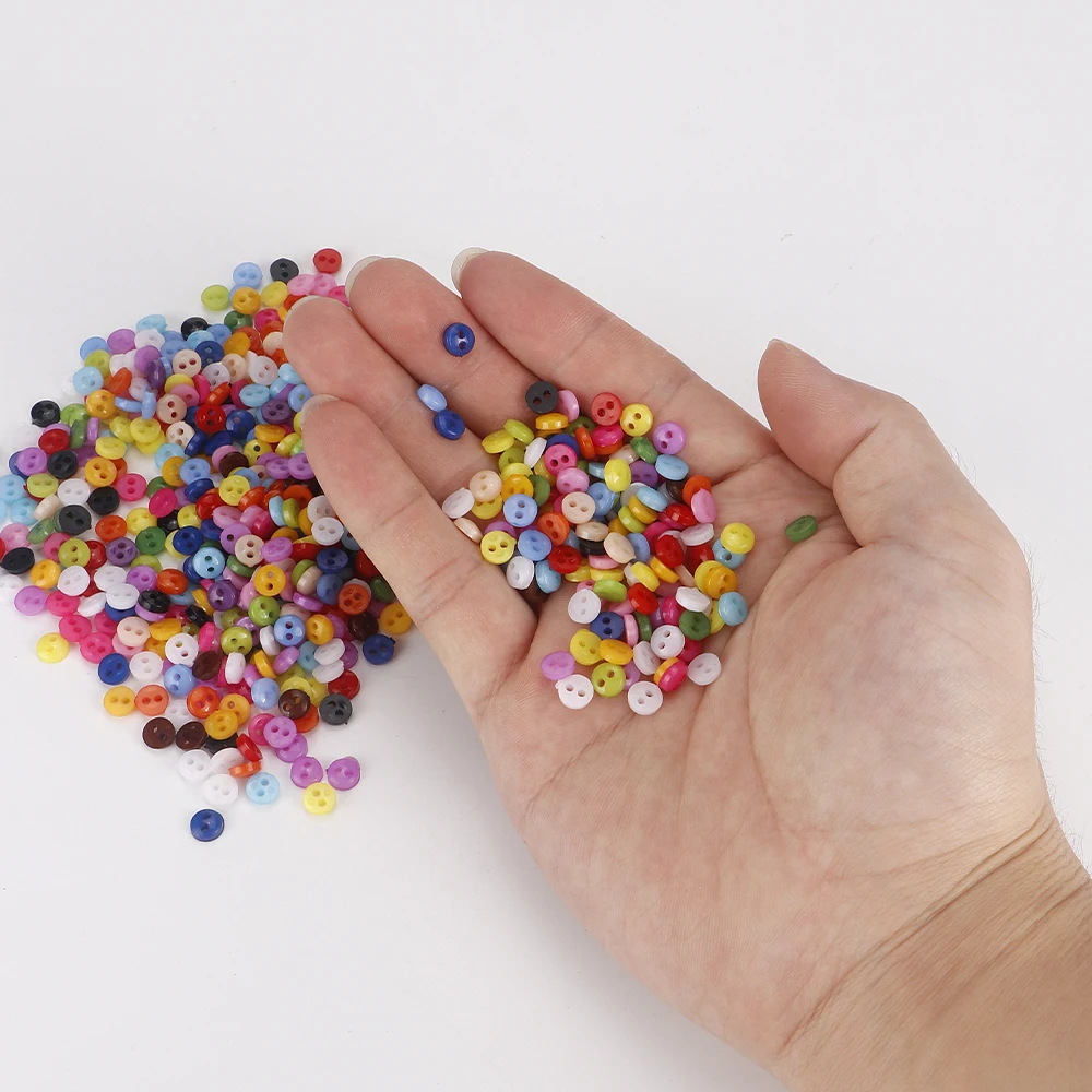 600 Stück 6mm Bunte Zweiloch-Kunststoffknöpfe, Runde Kleine Harz-Pulloverknöpfe, DIY Haushaltsnähzubehör für Kleidung