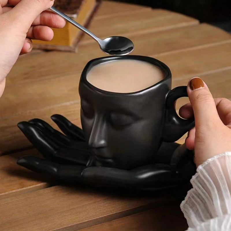 Keramik-Tassen- und Teller-Set, kreative abstrakte Kunst-Tasse und Teller, geeignet für den täglichen Gebrauch mit handgehaltenem Kaffeetasse und Teller