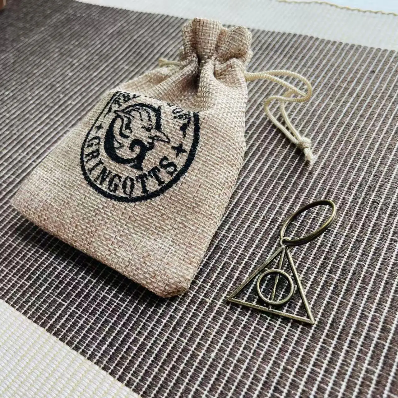 Deathly Logo Keychain Antique Gift Sack Hallows Logo Set Halloween Costume Props Brown Silver Triangle Pendants  Key Ring