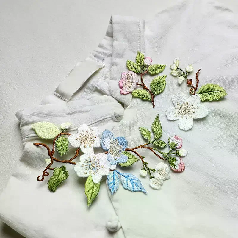 Iron On 1Pcs Elegant Flower Embroidery Patch for Clothes Bags DIY Applique Fashion Style Handicraft