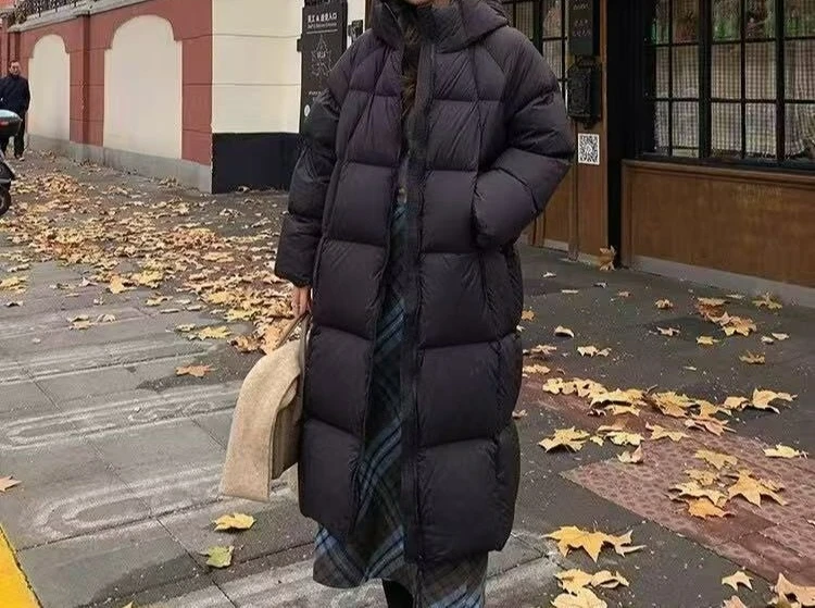 2025 Nuovo cappotto invernale con cappuccio giacca imbottita in cotone con pane addensato lungo sopra il ginocchio da donna