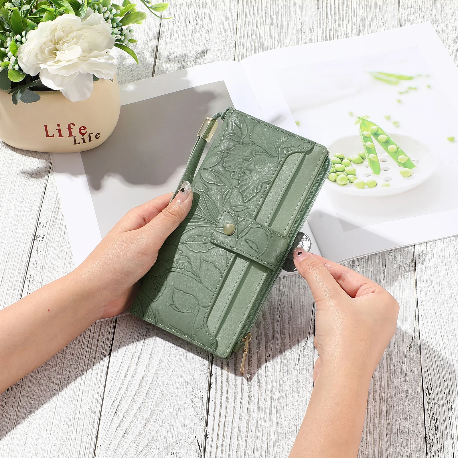 Western Flower Embossed PU Leather Long Women Wallet Large Capacity Zipper Coin Purse for Ladies