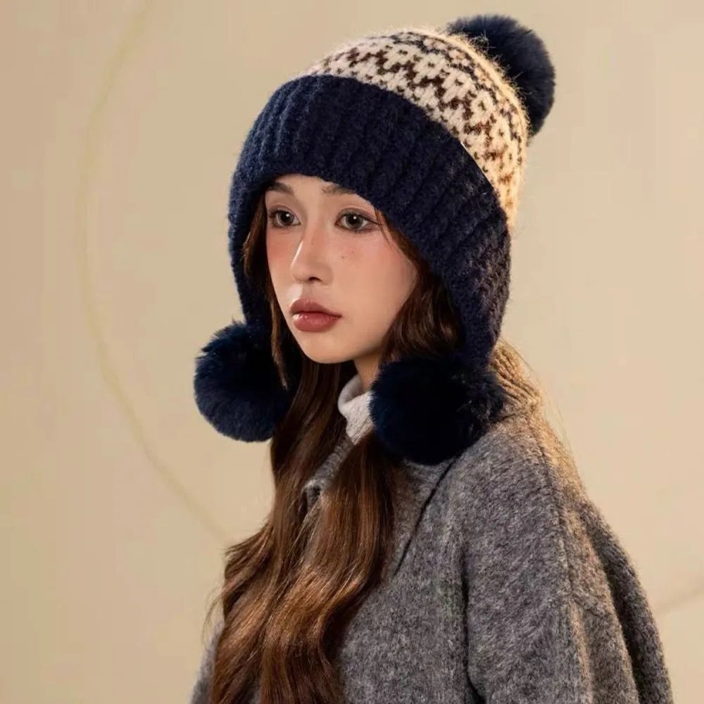 

Милая теплая женская вязаная шапка с защитой ушей, женские шапочки, ветрозащитная утолщенная зимняя шапка с помпоном для верховой езды на открытом воздухе