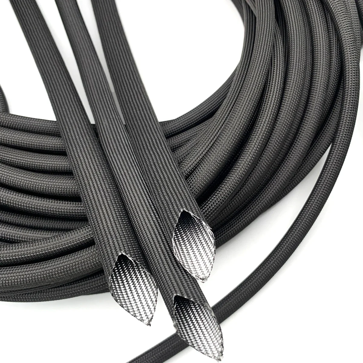 ID 1~35mm Black Woven Glass Fiber Sleeve 600 Degree Heating Equipment Line Protection Coating Tube
