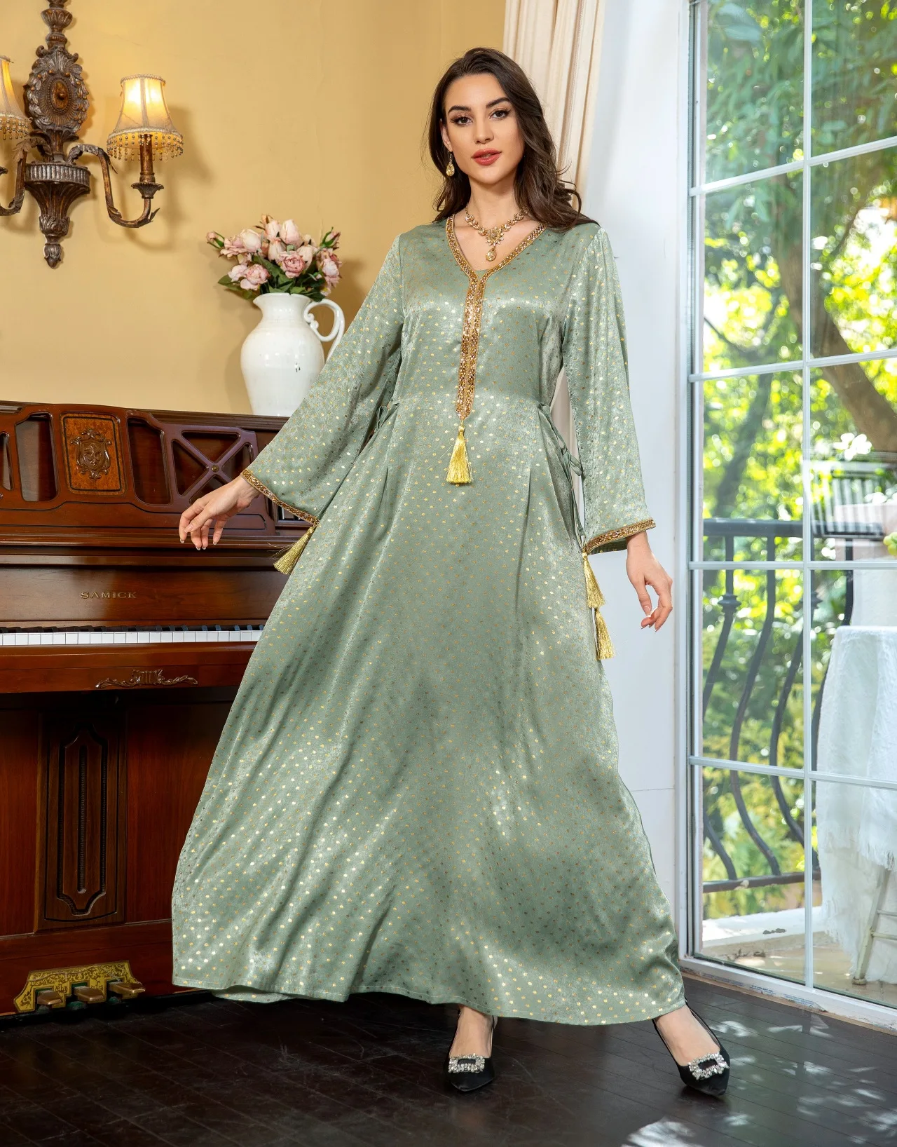 

Eid Mubarak Velvet Abaya for Women Tassel Diamonds Muslim Dress Marocain Kaftan Dubai Turkey Robe Islamic Djellaba Jalabiya Gown