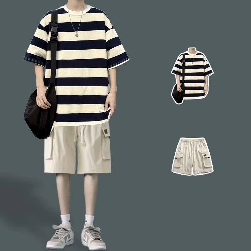 T-shirt listrada com decote em O masculina com bolsos, shorts soltos de cor sólida, terno casual versátil, trabalho, moda em retalhos, verão, nova, 2022