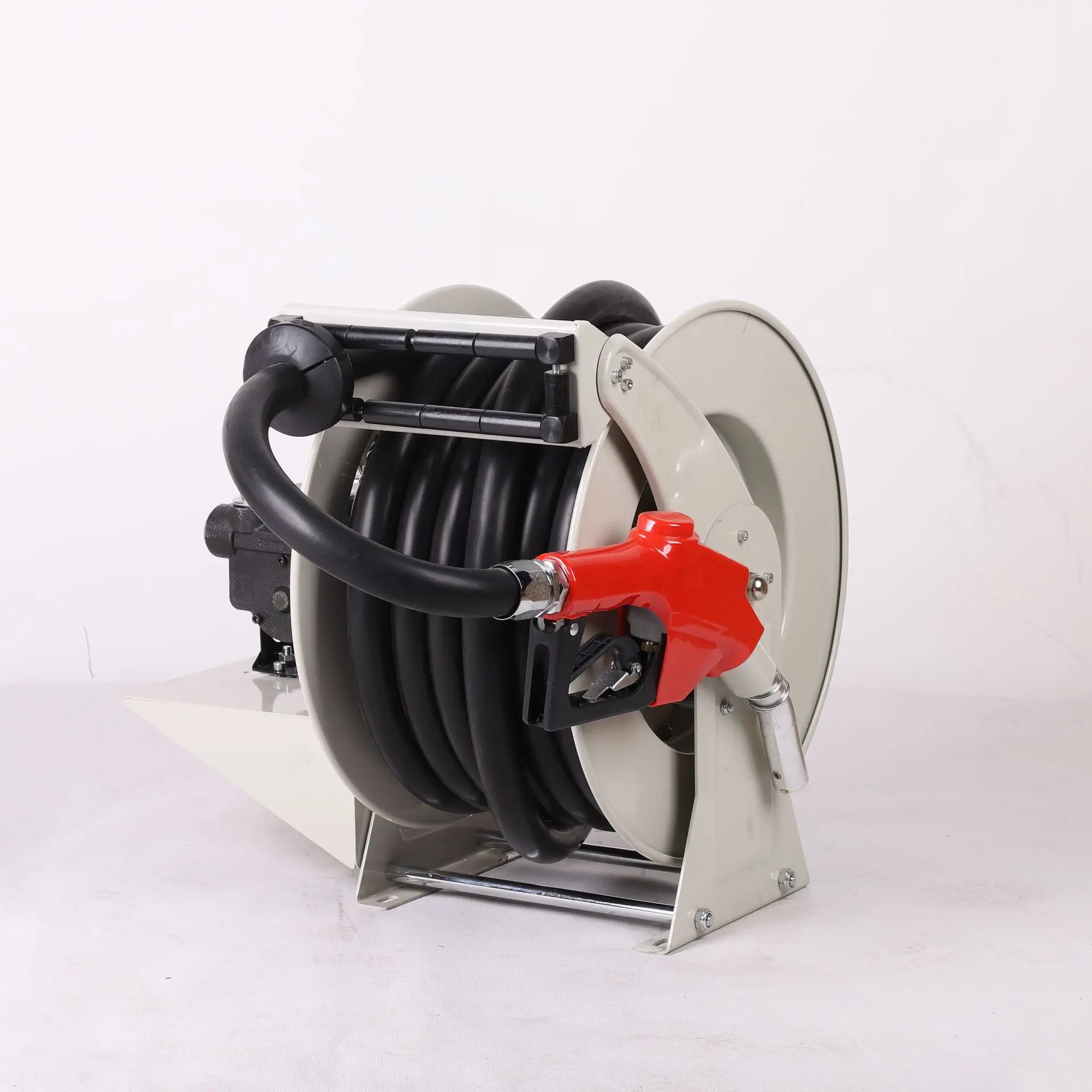 

Hot items in the store Car Tanker Tubing Reel Machine Oil Drum Winch Reel Pipe Reel Fuel Car Oil Tanker