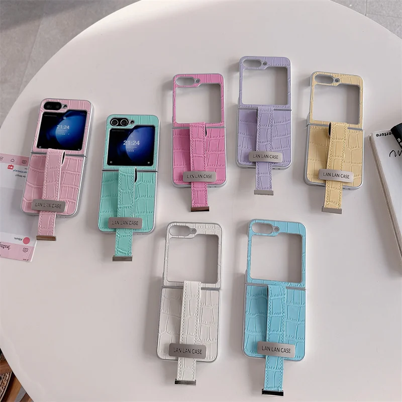 

Luxury Leather Wristband Phone Case For Samsung Galaxy Z Flip 6 5 4 3 Flip4 Flip5 Flip6 Cover Cute Color Hard Cases zflip6 Funda