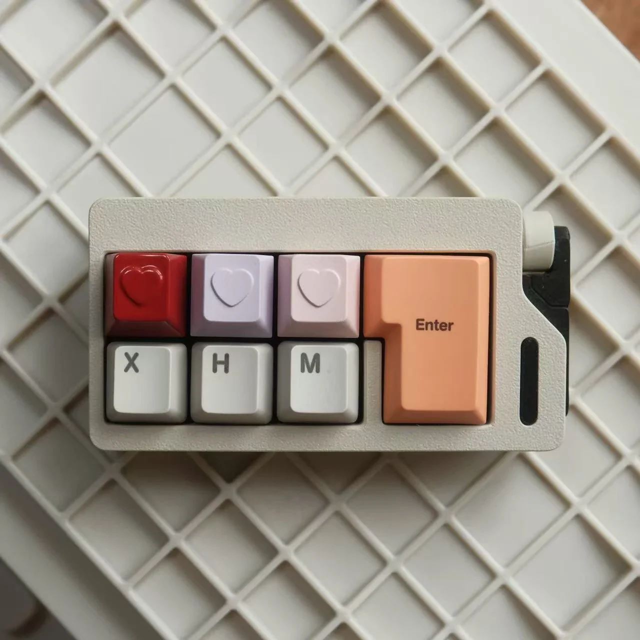 

Love Keycap Personality Simple ESC Metal Keycap CNC Customized Keyboard Original R4 1u Mechanical Keyboard
