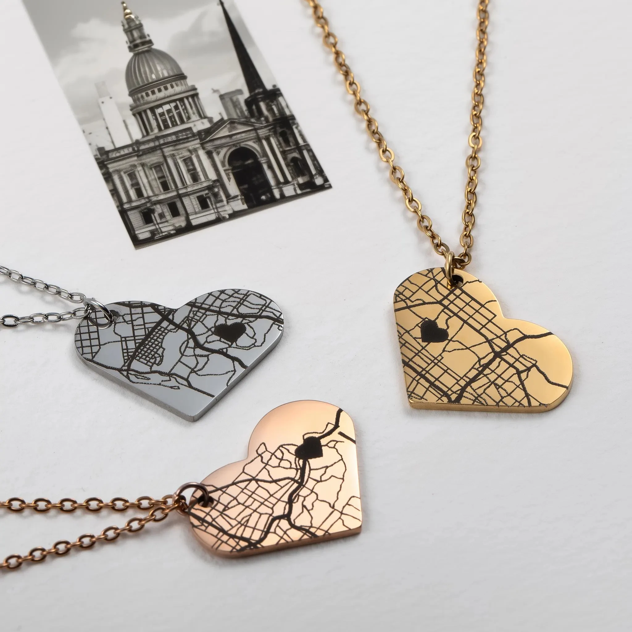 

2025 Custom fashion simple stainless steel personalized engraved heart map necklace Mother's Day gift