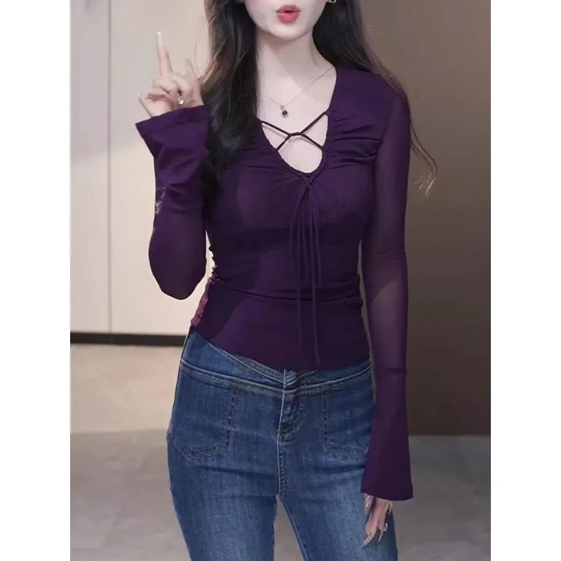 Camiseta de manga larga de malla púrpura para mujer, nueva moda de otoño, diseño de cuello con cordón, Top ajustado de nicho