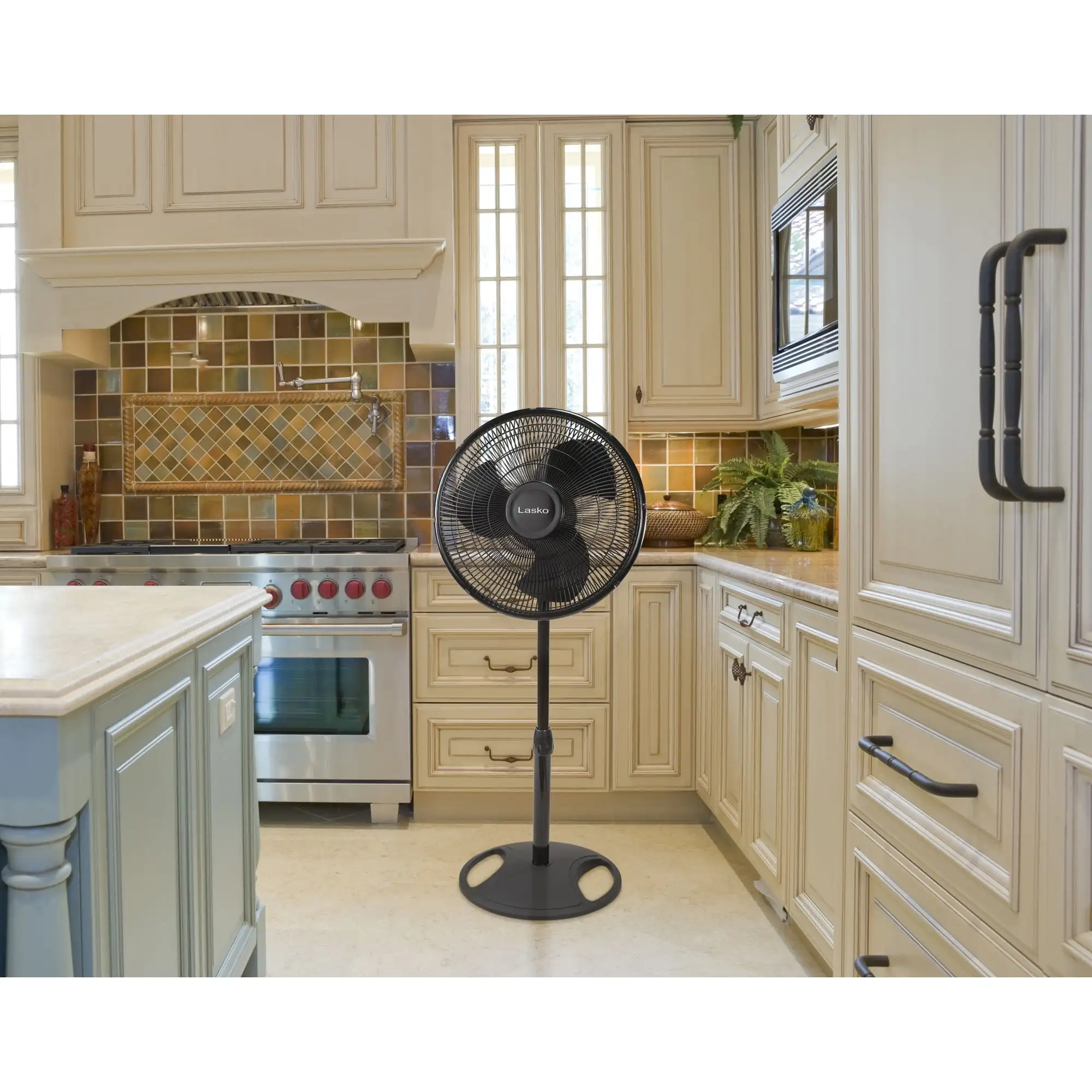 Ventilatore a piedistallo regolabile oscillante Lasko 16 "con 3 velocità, 47" H, nero, S16500, nuovo