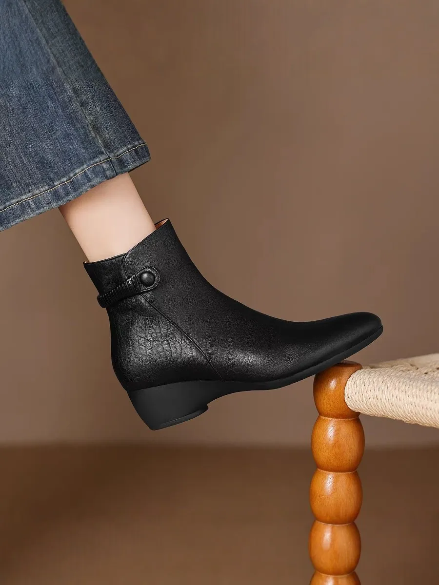 

Leather Short Boots Women's 2025 New Autumn Winter Fleece Thick Heel Soft Bottom Slope Heel Retro All-Match Pointed Toe High ...