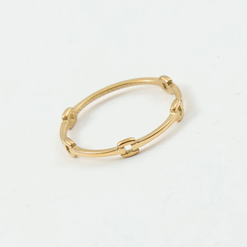 خاتم رفيع من مادة PVD مقاوم للماء ولا يبهت للنساء من الفولاذ المقاوم للصدأ مجوهرات خاتم مجوف