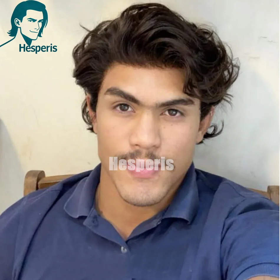 

Hesperis Темно-коричневые парики из натуральных волос на кружеве спереди, предварительно выщипанные короткие мужские парики с стрижкой пикси, волнистый модный стиль, прозрачный кружевной мужской парик