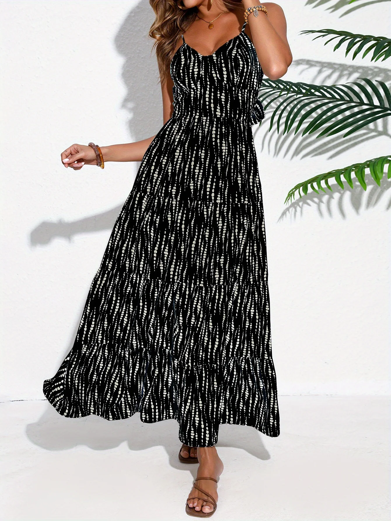 Damen-Wickelkleid im Bohème-Stil mit Spaghettiträgern und Schnürung am Rücken – Langes Kleid für Urlaube und Ausflüge – Detail 10