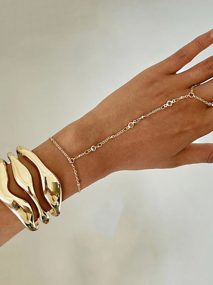 

Exaggerated Smooth Crystal Geometric Open Hand Bracelet Women's Faion Jewelry Interloing Finger Bracelet CBUM Brand