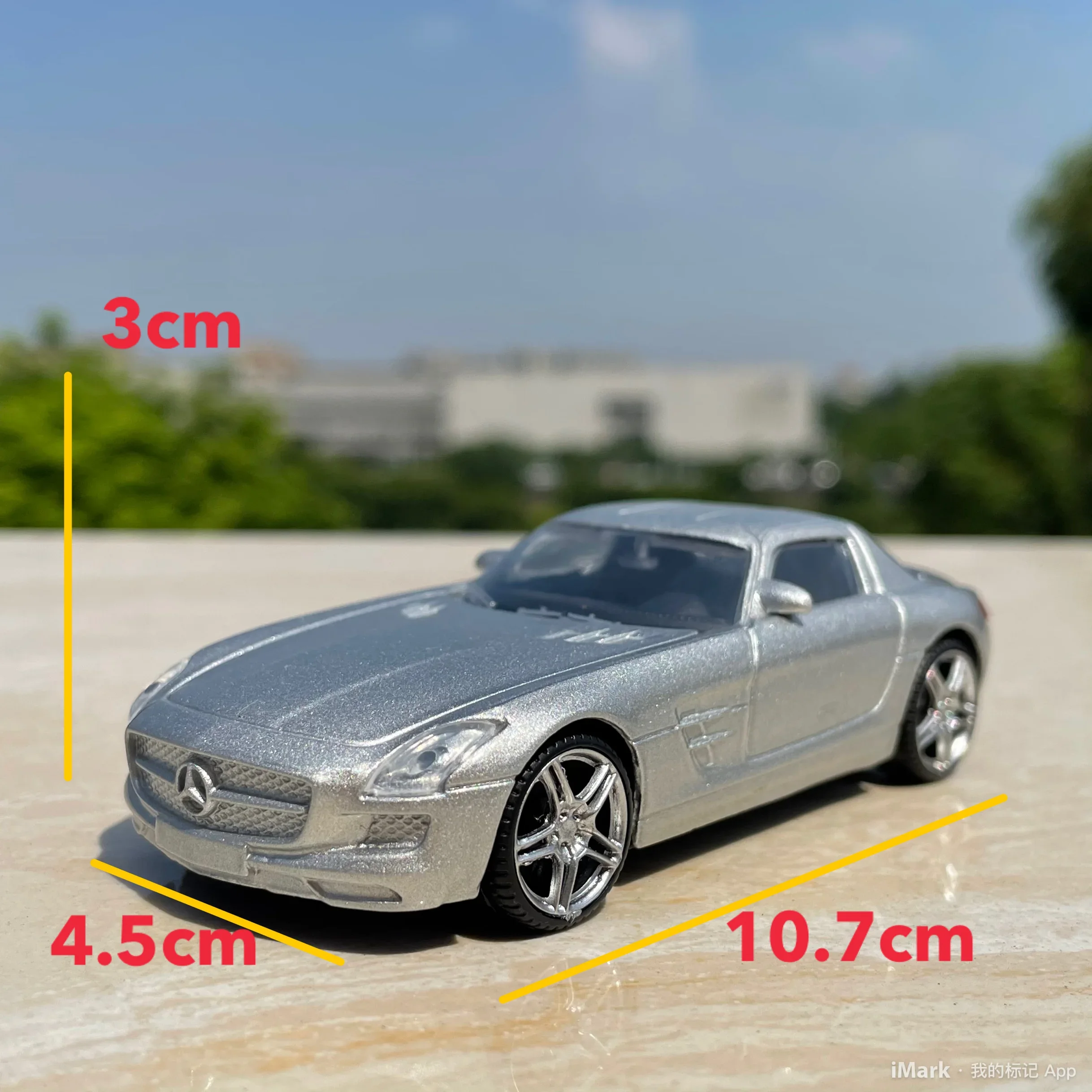 SLS Roadster 1/43 Model Classic Series Children's toy gift static display of paint defects