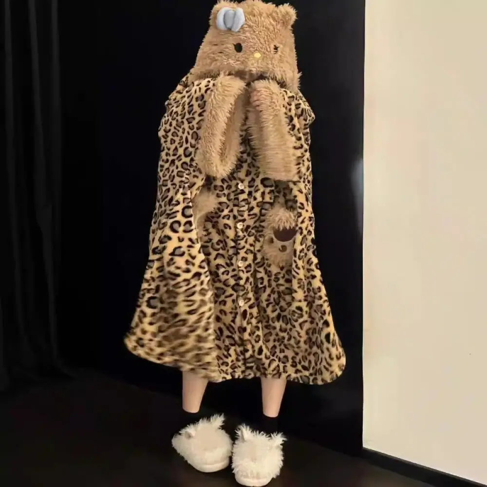 

Новинка 2026: Женский теплый пушистый халат с леопардовым принтом, мягкий и уютный домашний костюм для сна, повседневная одежда для дома, осенне-зимний комфортный халат