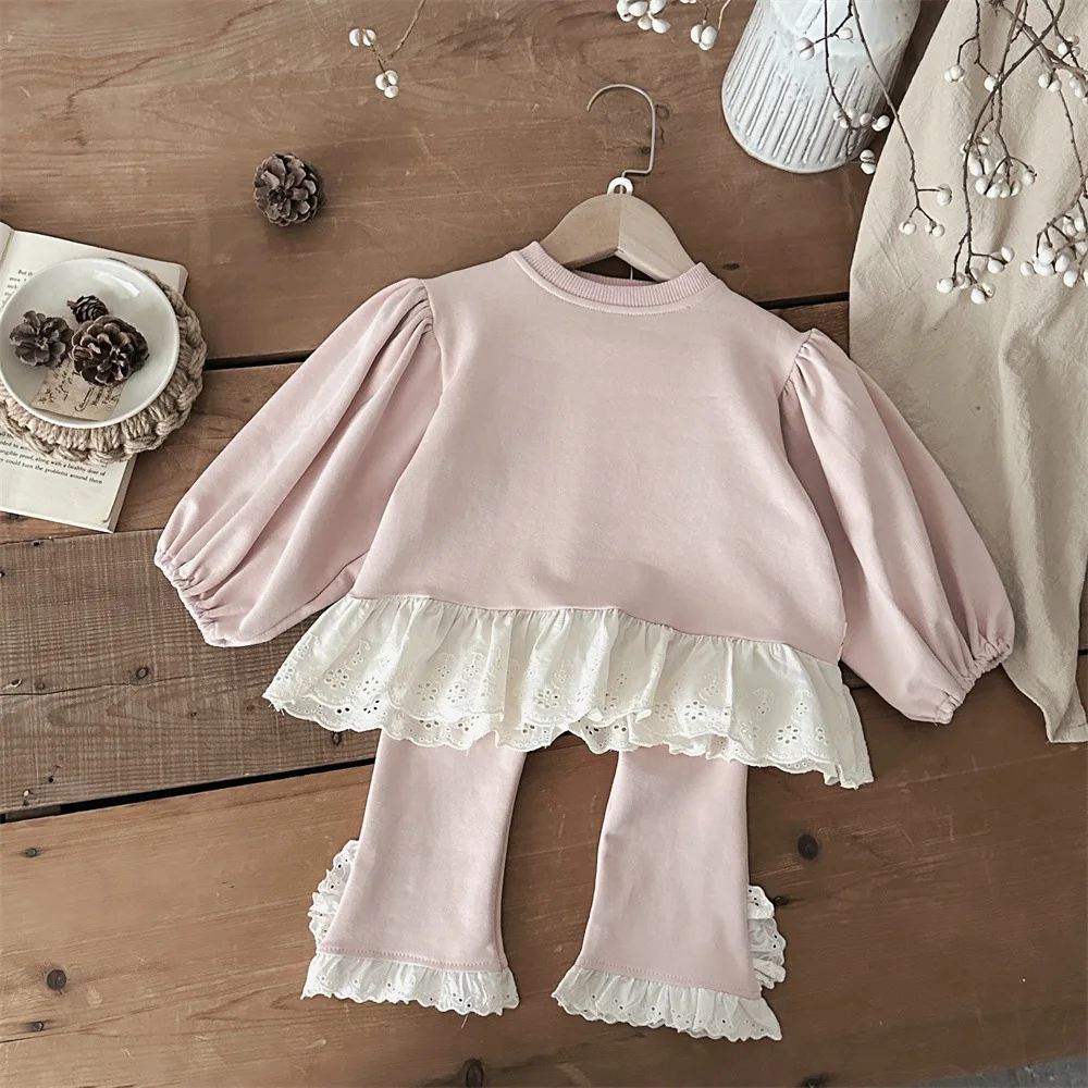 Abbigliamento per bambini Moda Casual Design Sense Set 2025 Primavera e autunno Nuove ragazze Felpa con cappuccio in pizzo e pantaloni a zampa d'elefante Set da due pezzi