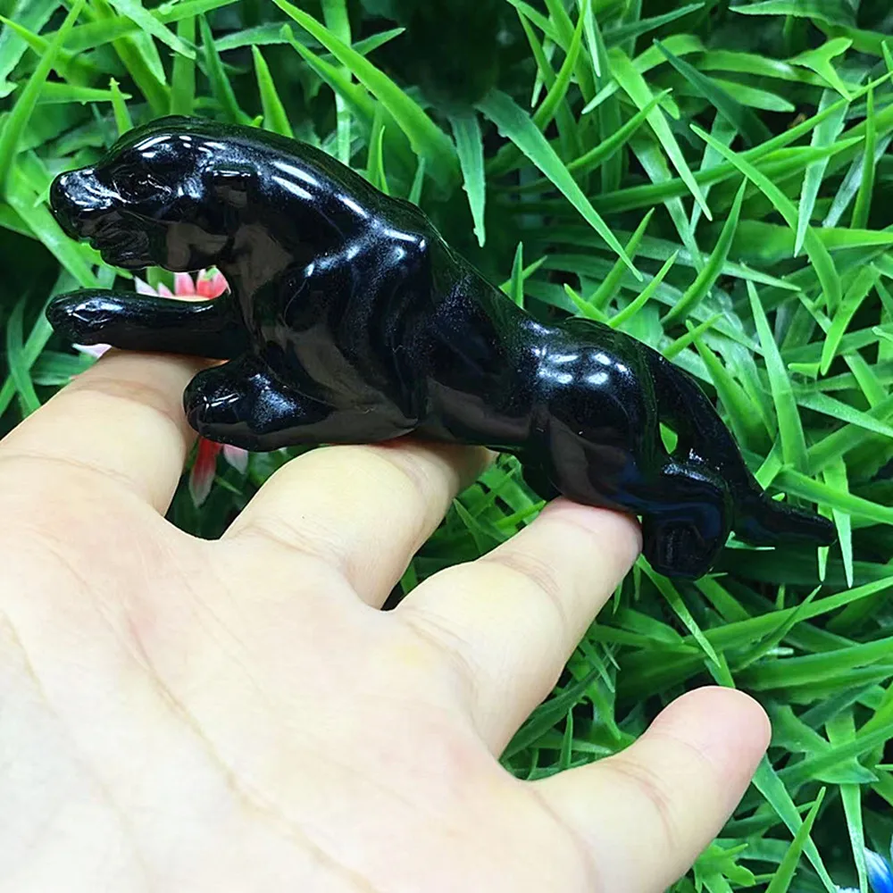 Natural quartz crystal obsidian carved into a leopard shape. It can be used for home decoration. It has the effect of balancing
