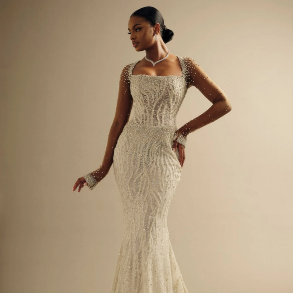 新しい取り外し可能なトレーン付きクリスタルウェディングドレス、まばゆいビーズ刺繍のロングスリーブブライダルガウン、カスタマイズされた絶妙な花嫁用ドレス