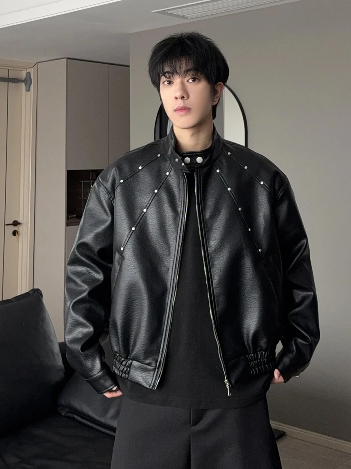 

American Style PU Leather Jacket Short Casual Loose Fit Zipper Rivet Cool Men Women Spring Autumn Stand Collar Padded Shoulder